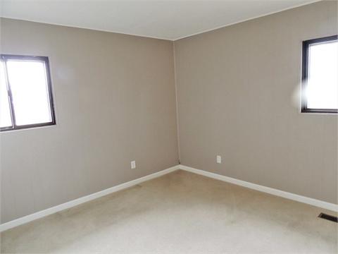 2202 Schuyler Dr, Peru, IL 61354 photo 4