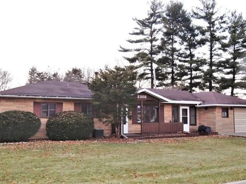 2202 Schuyler Dr, Peru, IL 61354 photo 1