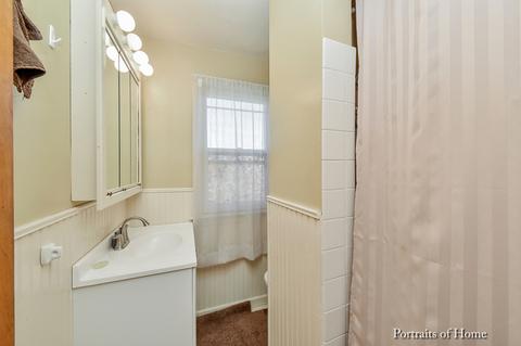 675 Chester Ave, Elgin, IL 60120 photo 12