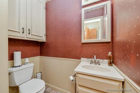 675 Chester Ave, Elgin, IL 60120 photo 9