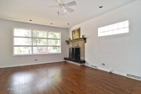 719 Spring St, Roselle, IL 60172 photo 2