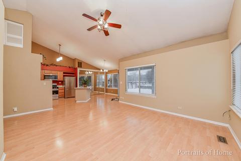 1015 Pheasant Run Ln, Aurora, IL 60504 photo 4