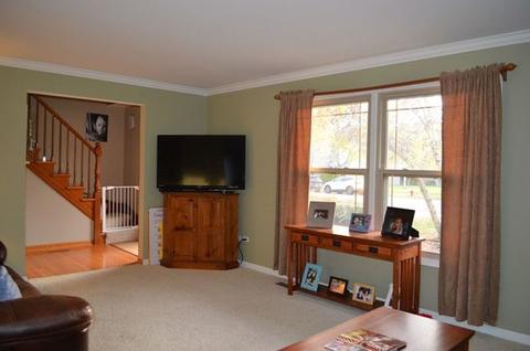 649 Eichler Dr, West Dundee, IL 60118 photo 2