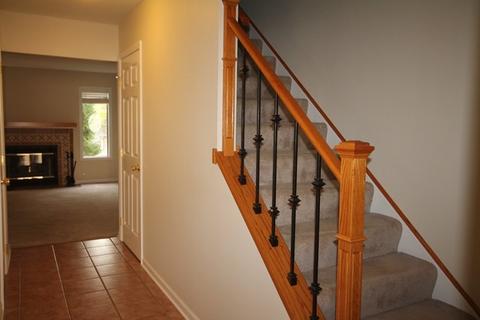 925 Old Oak Cir, Algonquin, IL 60102 photo 2