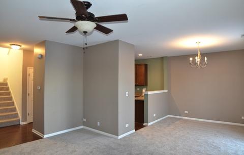 423 Azalea St, Elgin, IL 60124 photo 2