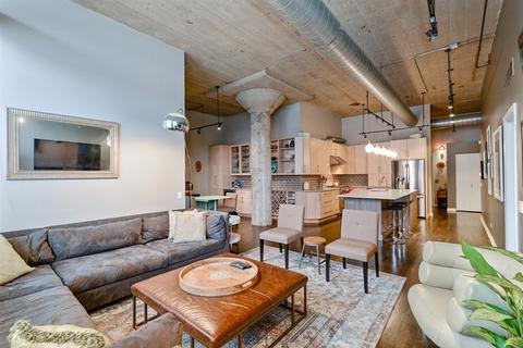 17 N Loomis St #2D, Chicago, IL 60607 photo 3