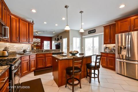 2048 Grovetown Dr, Bartlett, IL 60103 photo 4