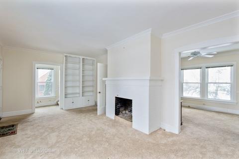 915 N Main St, Wheaton, IL 60187 photo 2