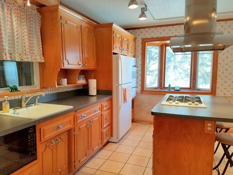 1175 Hewitt Dr, Des Plaines, IL 60016 photo 9