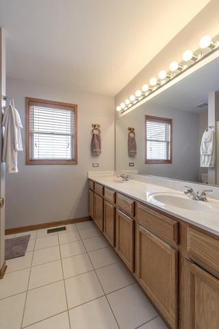 5 Sunset Ct, Steger, IL 60475 photo 11