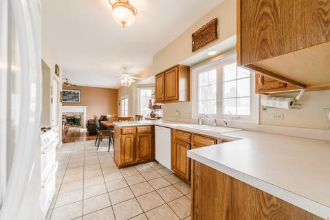 541 Rose Ln, Bartlett, IL 60103 photo 11