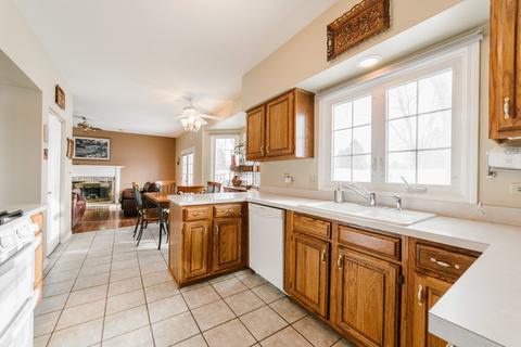 541 Rose Ln, Bartlett, IL 60103 photo 12