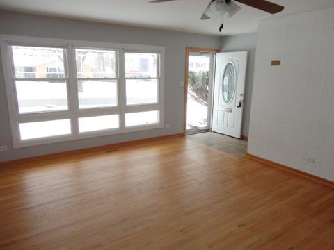 1665 Dennison Rd, Hoffman Estates, IL 60169 photo 2