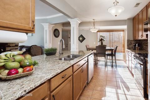934 Symphony Dr, Aurora, IL 60504 photo 2
