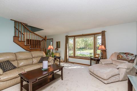 1136 Monroe Dr, Bartlett, IL 60103 photo 3