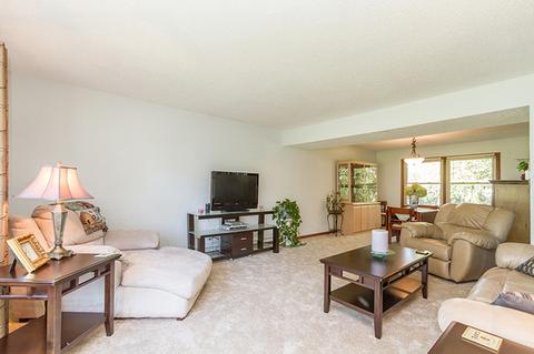 1136 Monroe Dr, Bartlett, IL 60103 photo 4