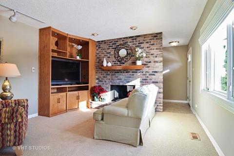 440 Azalea Ln, Hoffman Estates, IL 60169 photo 4