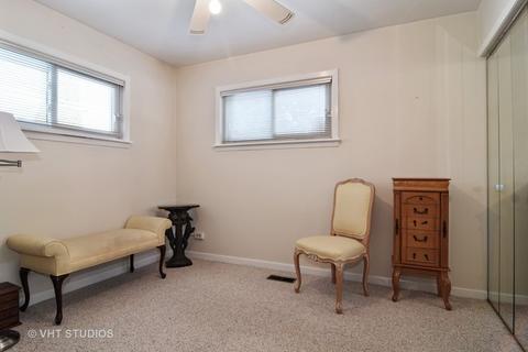 440 Azalea Ln, Hoffman Estates, IL 60169 photo 10