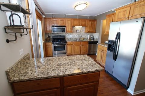 112 E Sherman St, Bartlett, IL 60103 photo 2