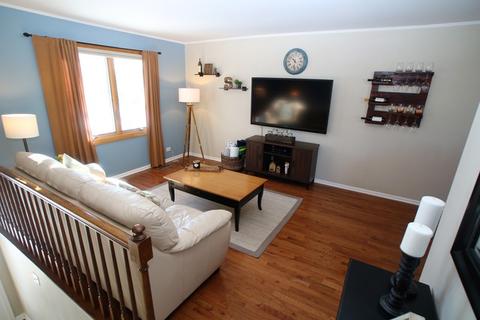 112 E Sherman St, Bartlett, IL 60103 photo 4