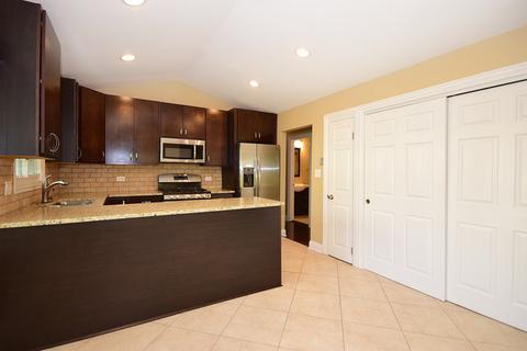 640 E Holly Ct, Addison, IL 60101 photo 8