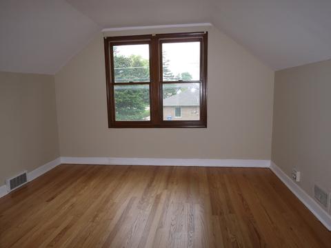 940 E Walnut Ave, Des Plaines, IL 60016 photo 13