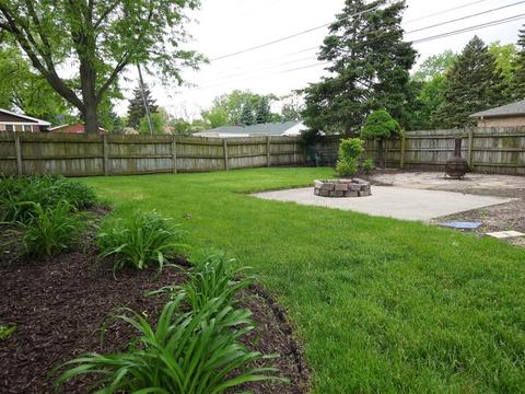 940 E Walnut Ave, Des Plaines, IL 60016 photo 17