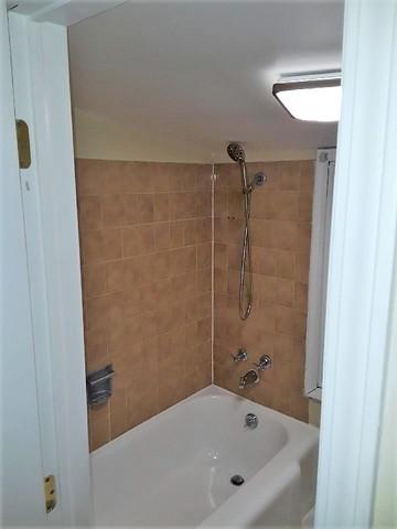 940 E Walnut Ave, Des Plaines, IL 60016 photo 15