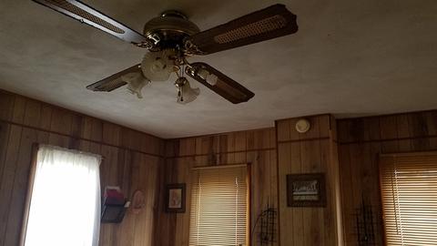 748 E Center St, Freeport, IL 61032 photo 7
