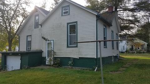 748 E Center St, Freeport, IL 61032 photo 3