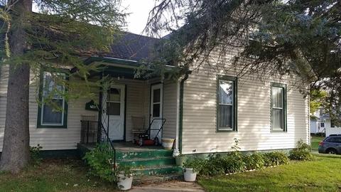 748 E Center St, Freeport, IL 61032 photo 1