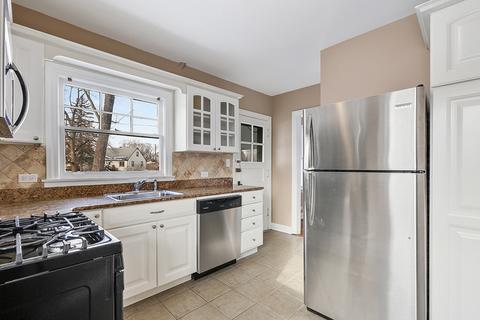 124 Village Rd, Willowbrook, IL 60527 photo 4
