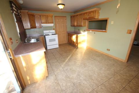 1316 10th St, Harvard, IL 60033 photo 4