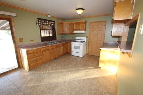 1316 10th St, Harvard, IL 60033 photo 3