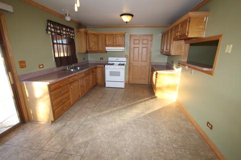 1316 10th St, Harvard, IL 60033 photo 2
