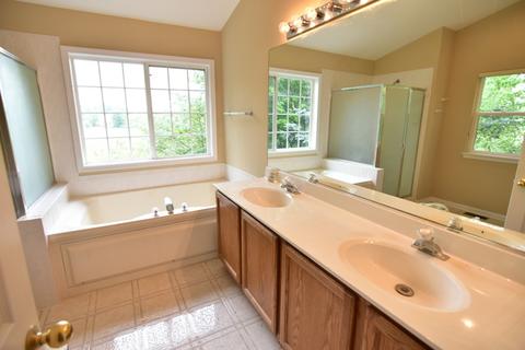 2221 Barrett Dr, Algonquin, IL 60102 photo 9