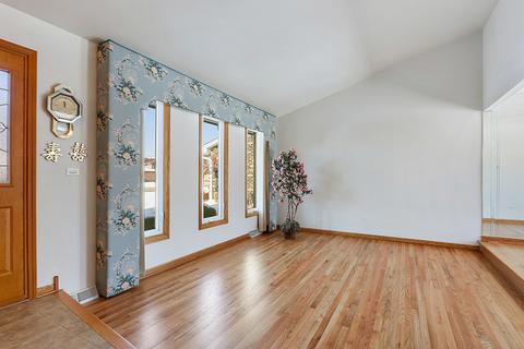 8035 Odell Ave, Bridgeview, IL 60455 photo 4