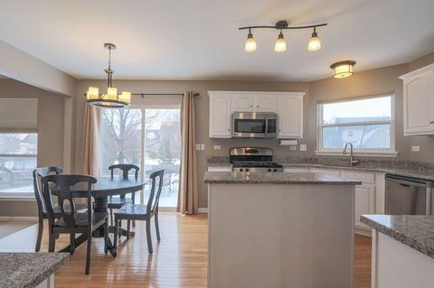 2644 Dunrobin Cir, Aurora, IL 60503 photo 8