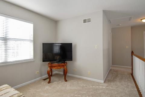 99 Townsend Cir, Naperville, IL 60565 photo 9