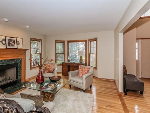 1504 Della Dr, Hoffman Estates, IL 60169 photo 5