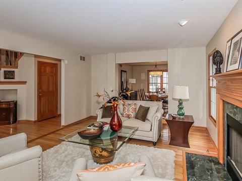 1504 Della Dr, Hoffman Estates, IL 60169 photo 4