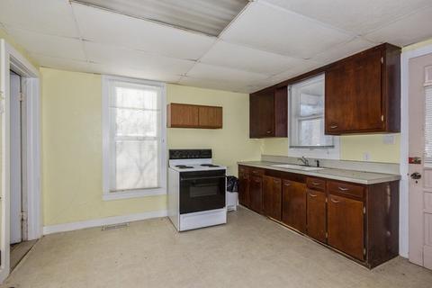 304 E Jeffery St, Cullom, IL 60929 photo 5