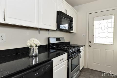 747 S Wayne Pl, Wheeling, IL 60090 photo 5