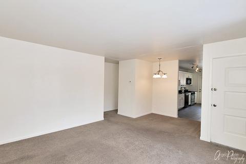 747 S Wayne Pl, Wheeling, IL 60090 photo 9