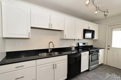 747 S Wayne Pl, Wheeling, IL 60090 photo 3