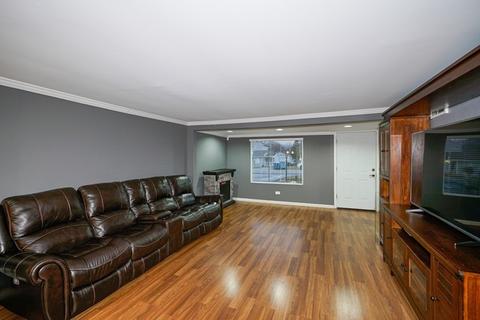 1143 Bangs St, Aurora, IL 60505 photo 2