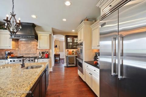 1023 Thunderbird Ln, Naperville, IL 60563 photo 9