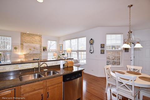 215 Garden Dr, Elgin, IL 60124 photo 7
