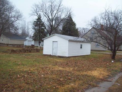 306 Heaton St, Walnut, IL 61376 photo 2