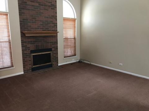 897 Wembley Ct, Elgin, IL 60120 photo 2